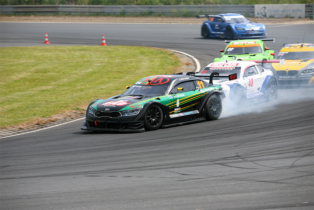 Alt røgen kom ind i bilen, og det resulterede en tur i ambulancen efter løbet…
(Foto: Motorsporten.dk)